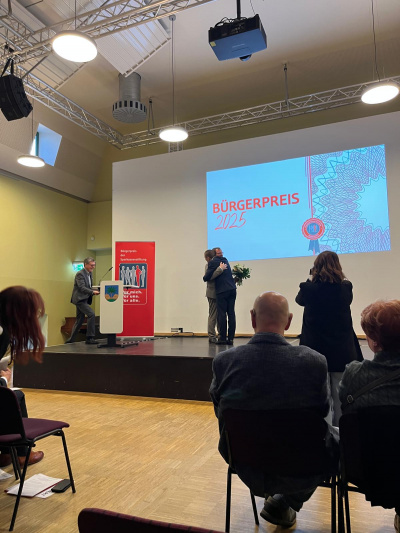 Verleihung des Bürgerpreises an Theo Dißmeier (ENG, Dezember 2025)